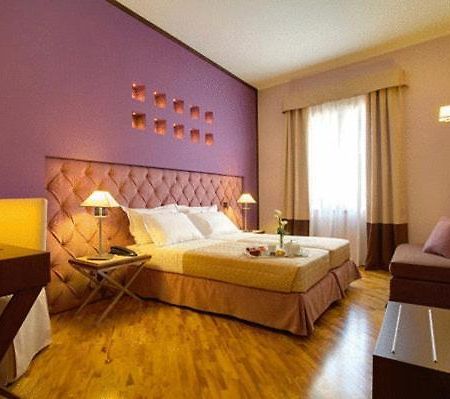 Hotel Messenion Messina Rum bild